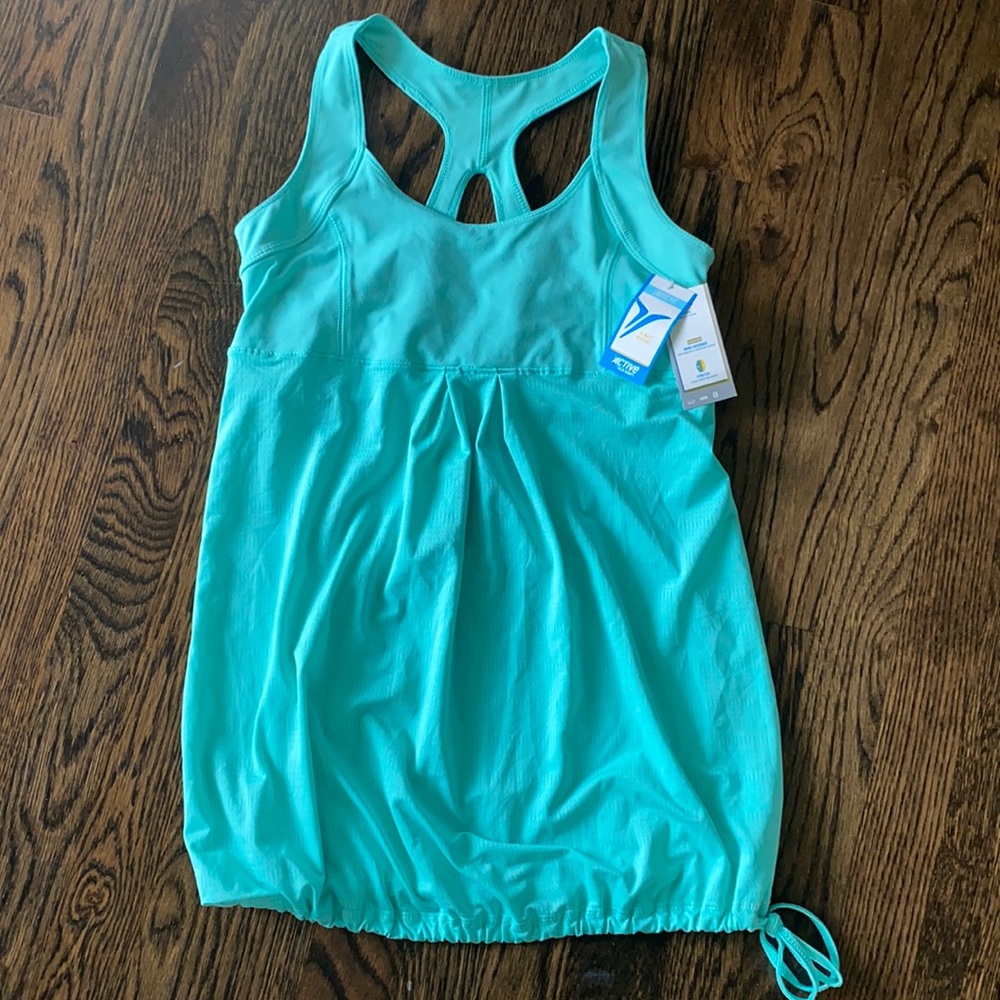 NWT Old Navy Active Go Dry top in size Small